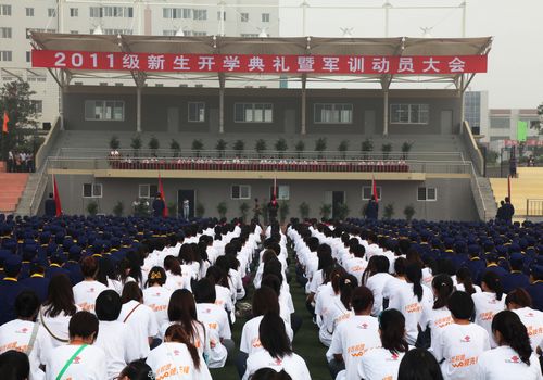 在2011级新生开学典礼暨军训开营仪式上的讲话 - 洛阳理工学院